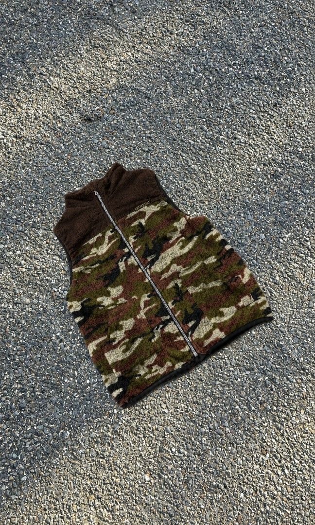 CAMOUFLAGE PUFFER (Category: Activewear) located in Quezon City. Submitted by jazz_perrr (Listing ID 1465141300, Image 1). Description: .