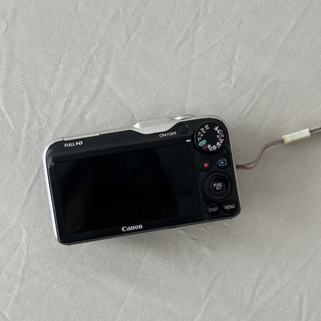 Canon PowerShot SX230 HS (Category: Cameras) located in Manila. Submitted by thechicacueva (Listing ID 1465079907, Image 2). Description: Canon PowerShot SX230 HS 12.1 megapixels, 14x optical zoom lens with built-in image stabilizer full HD video recording capability pop-up flash! everything works 100%. no functional issue except vignette and faint lens dust when zoomed. my fav cam ❤️ rfs: upgraded reminder: this is a secondhand, vintage item. ma