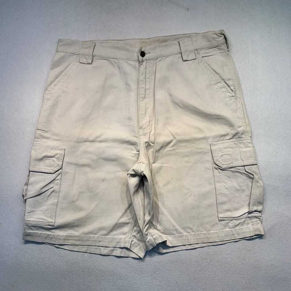 Carhartt B164 PUT Cargo Short (Category: Shorts) located in Mandaluyong City. Submitted by theroom501 (Listing ID 1465121117, Image 2). Description: Carhartt B164 PUT Cargo Short Style Code: B164 PUT Size on Tag: 38 Color: TAN Condition: Good pre-owned condition with visible signs of previous use. Flaws/Issues:rust stain distressed visible yellow stain, and peeling leather patch. Flat Lay Measurements: Pit to Pit: 38 inches Length: 23 inches Leeg