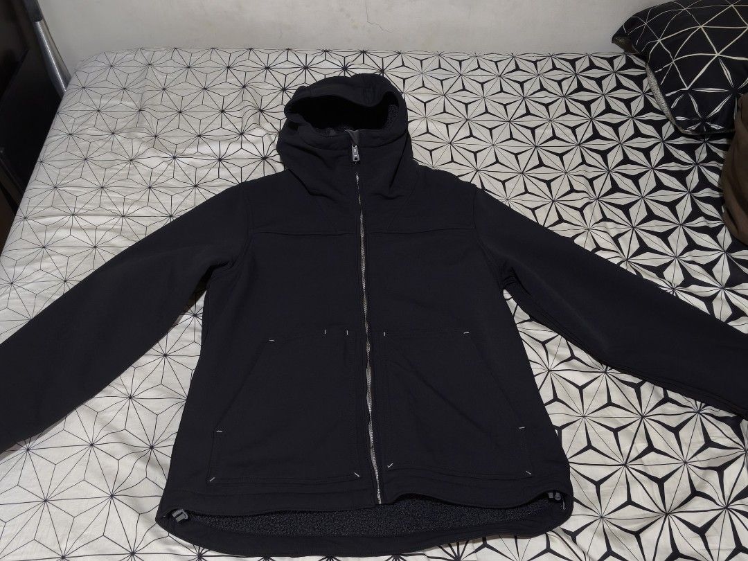 Carhartt Jacket Rain Defender (Category: Coats, Jackets and Outerwear) located in Manila. Submitted by nxrthfaze (Listing ID 1465080584, Image 1). Description: Price is negotiable for sure buyers Used twice sa japan trip RFS: masikip sa neck part pag finull zip since maikli lng neck ko. message if interested para makasend din ako vid.