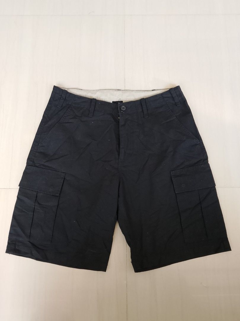 Carhartt WIP Regular Cargo Short Black Size L (Category: Shorts) located in Manila. Submitted by arjaygoodfind (Listing ID 1465011750, Image 1). Description: - Brand: Carhartt WIP - Style: Regular Cargo Shorts - Color: Black - Size: Large (L) - Material: 100% Cotton (Outer & Pocket Lining) - Features: Multiple side and back utility pockets with snap flap closures, button fly waist, and belt loops - Detail: Signature woven Carhartt square label on