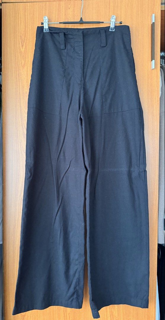 Cariño Black Wide Leg Pants (Category: Jeans) located in Cavite. Submitted by klarev (Listing ID 1465031146, Image 1). Description: - Brand: Cariño - Size: Medium - Color: Black - Fit: Wide leg / Straight cut - M on tag but altered to fit size S.