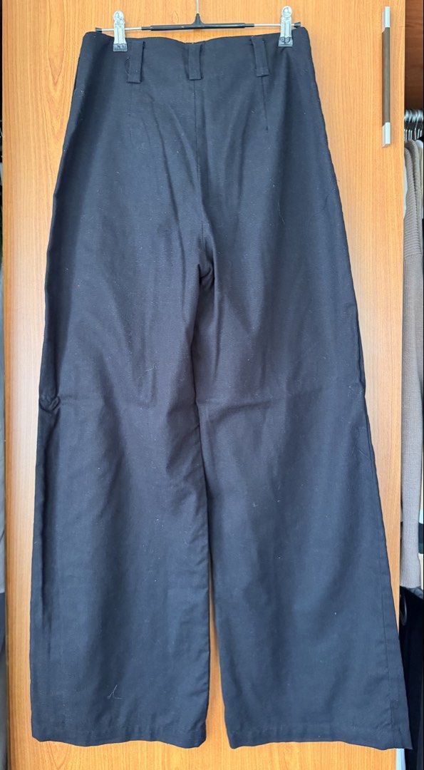 Cariño Black Wide Leg Pants (Category: Jeans) located in Cavite. Submitted by klarev (Listing ID 1465031146, Image 2). Description: - Brand: Cariño - Size: Medium - Color: Black - Fit: Wide leg / Straight cut - M on tag but altered to fit size S.