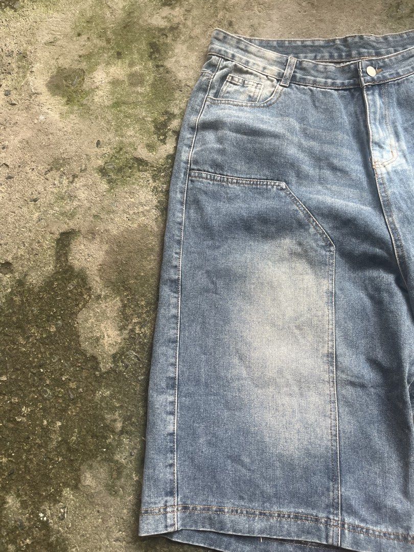 Carpenter Jorts (Category: Jeans) located in Manila. Submitted by fierceshark.bc3140 (Listing ID 1465048659, Image 3). Description: random 4pocket carpenter jorts.