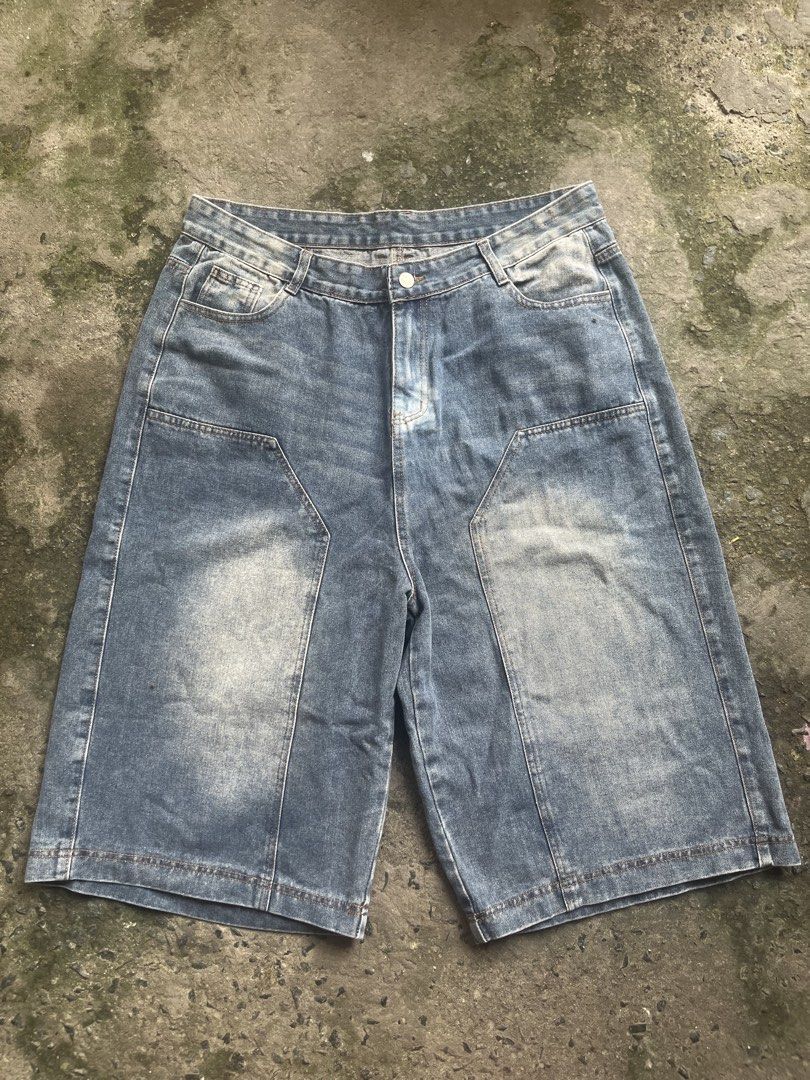 Carpenter Jorts (Category: Jeans) located in Manila. Submitted by fierceshark.bc3140 (Listing ID 1465048659, Image 1). Description: random 4pocket carpenter jorts.