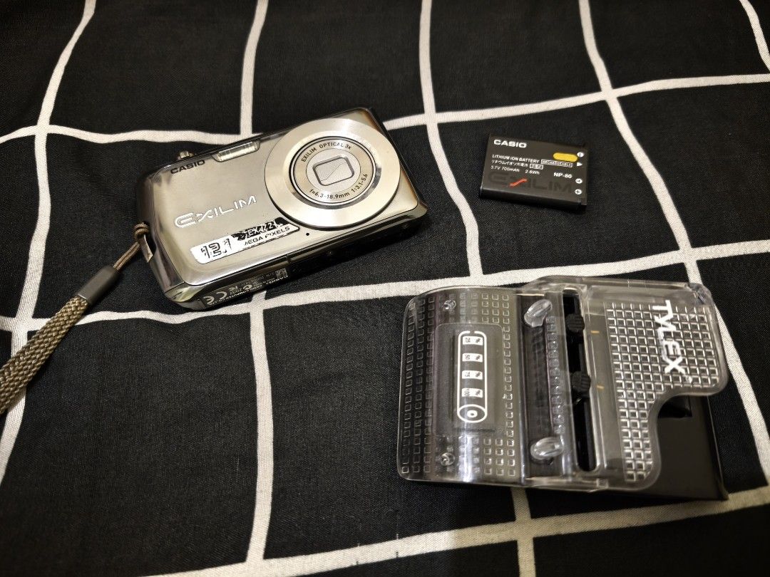 Casio Exilim EX-Z2 12.1 Megapixel Digital Camera (Category: Cameras) located in Manila. Submitted by heaven_sent4 (Listing ID 1464986365, Image 1). Description: 📌 Please read carefully before purchasing. ✨ Looking for compact Casio digicam/camcorder perfect for everyday photos, travel, and capturing that classic nostalgic digicam aesthetic? 📸 FOR SALE: Model: Silver Casio Exilim EX-Z2 Price: 4k (Still negotiable) Specifications: - Resolution: 1