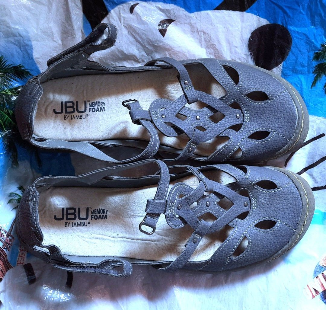 Casual Footwear (Category: Flats & Sandals) located in Manila. Submitted by declutter.mnla (Listing ID 1465009877, Image 2). Description: bought in US, stylish,comfortable, perfect for adventure and everyday use.. rfs: de-cluttering.