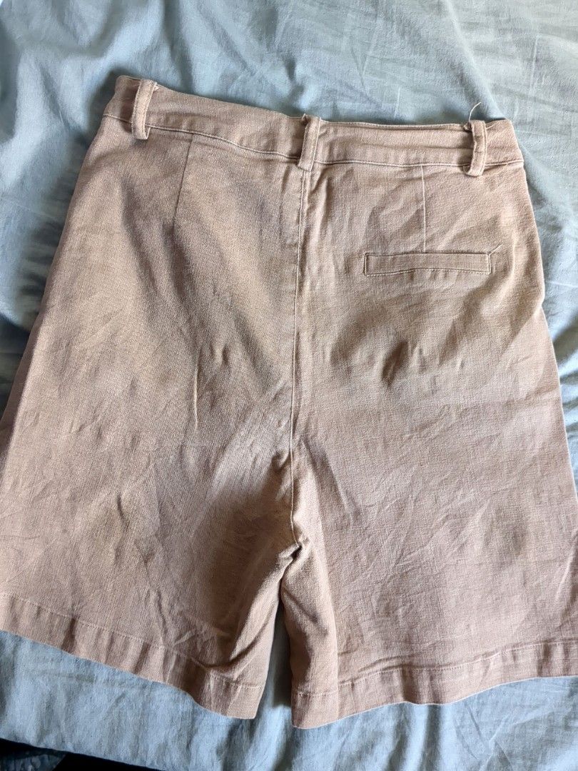 Casual Khaki Cotton Shorts (Category: Shorts) located in Manila. Submitted by chocolateparfait (Listing ID 1465029887, Image 2). Description: Waist - 28 inches Length - 18 inches.
