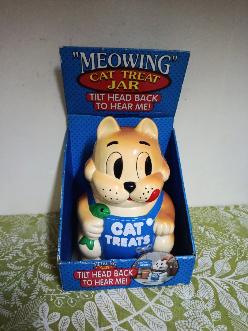 cat treat jar 1992 (Category: Homes & Other Pet Accessories) located in Muntinlupa City. Submitted by markkeub (Listing ID 1465085789, Image 1). Description: cat treat jar from 1992 still in very good condition pick up alabang send sameday lalamove or grab send full off phillipines with flash express.