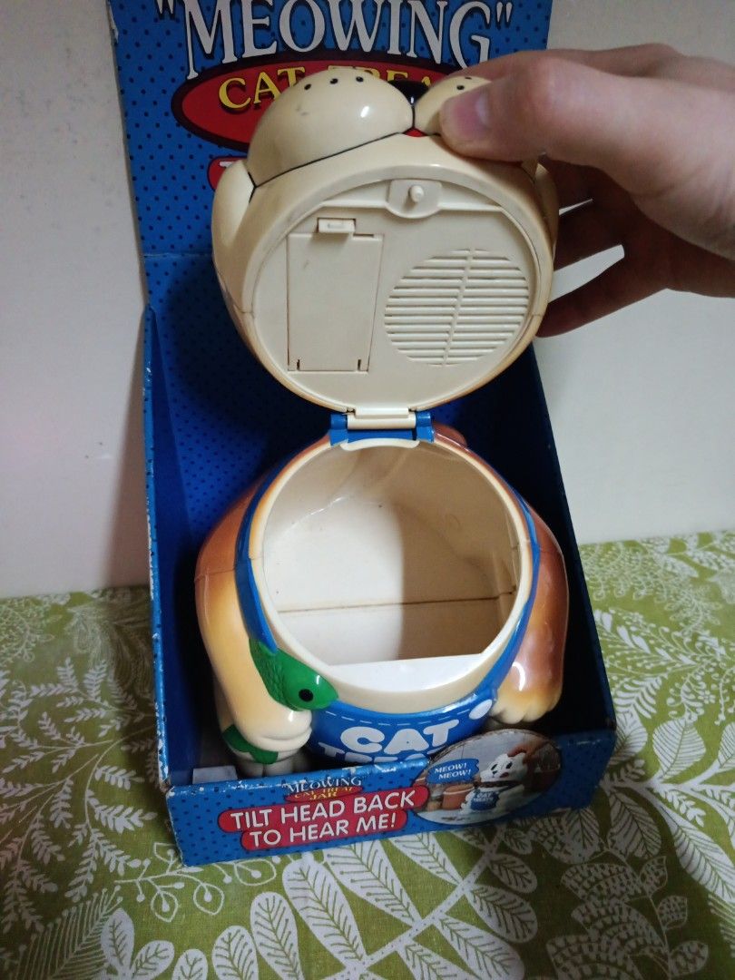 cat treat jar 1992 (Category: Homes & Other Pet Accessories) located in Muntinlupa City. Submitted by markkeub (Listing ID 1465085789, Image 2). Description: cat treat jar from 1992 still in very good condition pick up alabang send sameday lalamove or grab send full off phillipines with flash express.