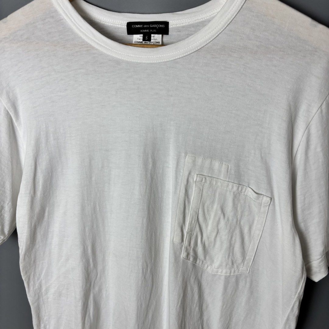CDG Shirt (Category: Formal Shirts) located in Dagupan City. Submitted by thrifted_by.pilott (Listing ID 1464989318, Image 2). Description: Size/Dimes: Length 27 Width 18 Issue: None Very Good Condition Complete tags Color may very due to lighting Color Rate: 10/10 Price: ₱ 1499 + sf sustainable, stylish, and budget-friendly! DM for more pics or questions. .