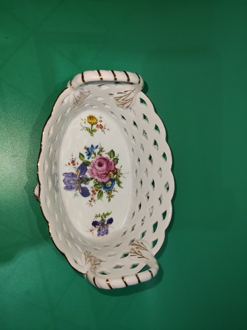 Ceramic reticulated basket bowl (Category: Vintage Collectibles) located in Manila. Submitted by bamask.ph (Listing ID 1465167881, Image 2). Description: .