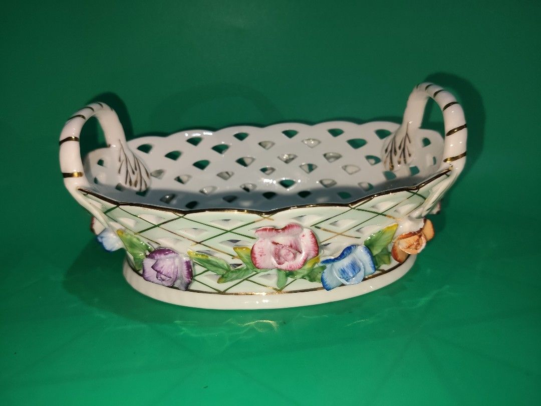 Ceramic reticulated basket bowl (Category: Vintage Collectibles) located in Manila. Submitted by bamask.ph (Listing ID 1465167881, Image 1). Description: .