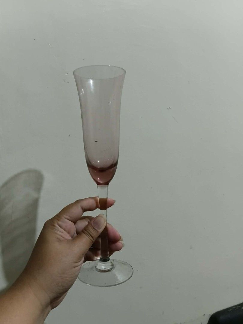 Champagne glass (Category: Other Kitchenware & Tableware) located in Manila. Submitted by zeneaglee (Listing ID 1465087442, Image 2). Description: .