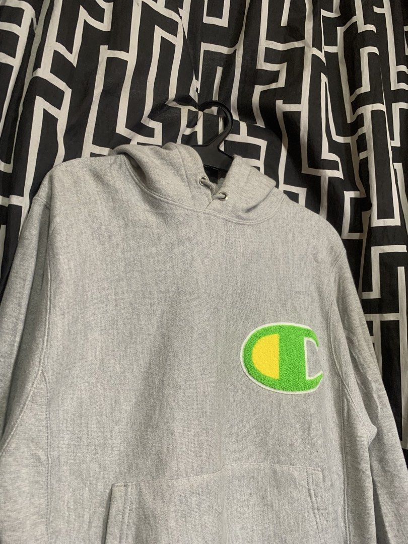 Champion Hoodie (Category: Activewear) located in Manila. Submitted by bibiies2.0xghettothrift (Listing ID 1465049142, Image 2). Description: Mine 700 Details W23 L28 Med to Large loc. baclaran parañaque.