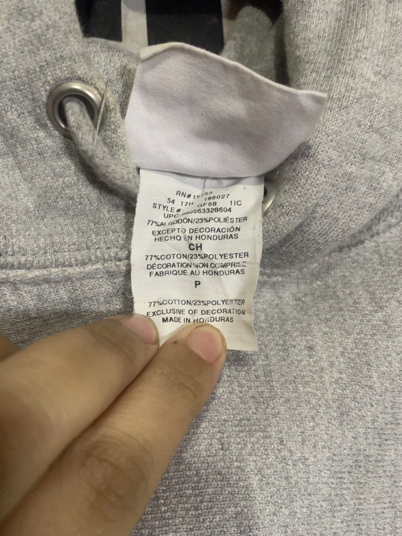 Champion Hoodie (Category: Activewear) located in Manila. Submitted by bibiies2.0xghettothrift (Listing ID 1465049142, Image 3). Description: Mine 700 Details W23 L28 Med to Large loc. baclaran parañaque.