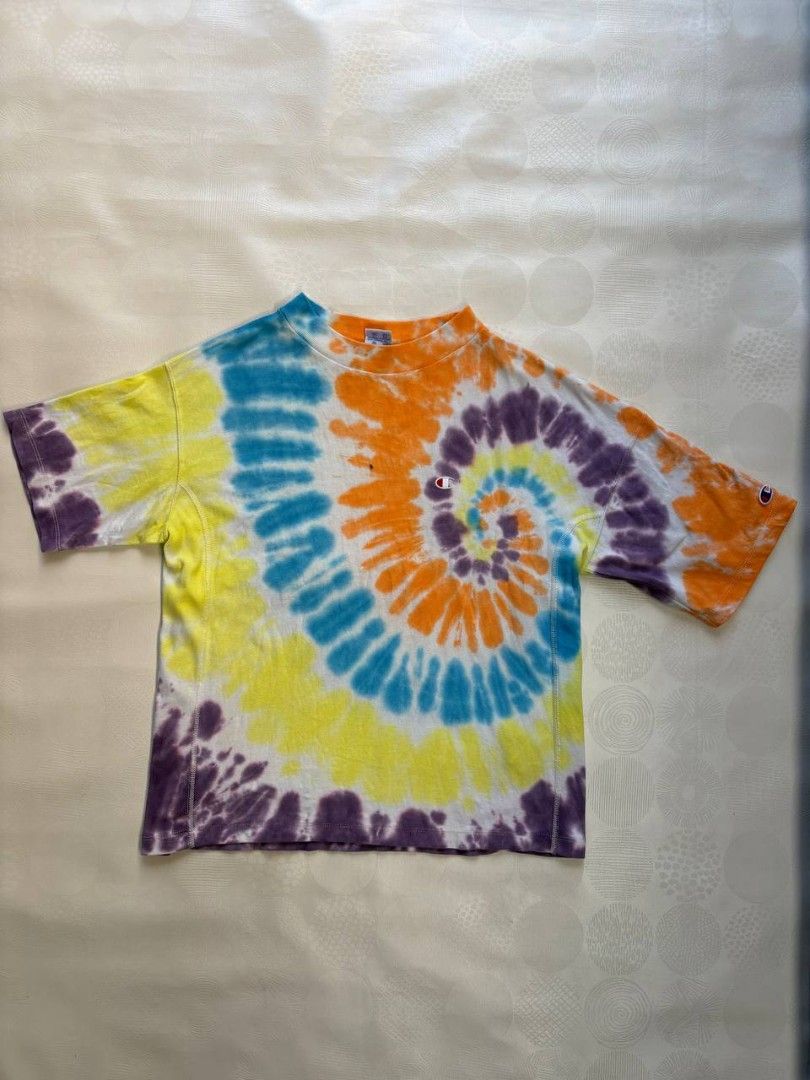 Champion Reverse Weave Heavyweight Tie-Dye Tee (Category: Tshirts & Polo Shirts ) located in Tacurong. Submitted by ukayutopia (Listing ID 1465060776, Image 1). Description: Dimes: W20.5×L24 ‎Condition: Excellent ‎Color rate: 9/10 ‎Size on tag: Medium ‎Issue: None.