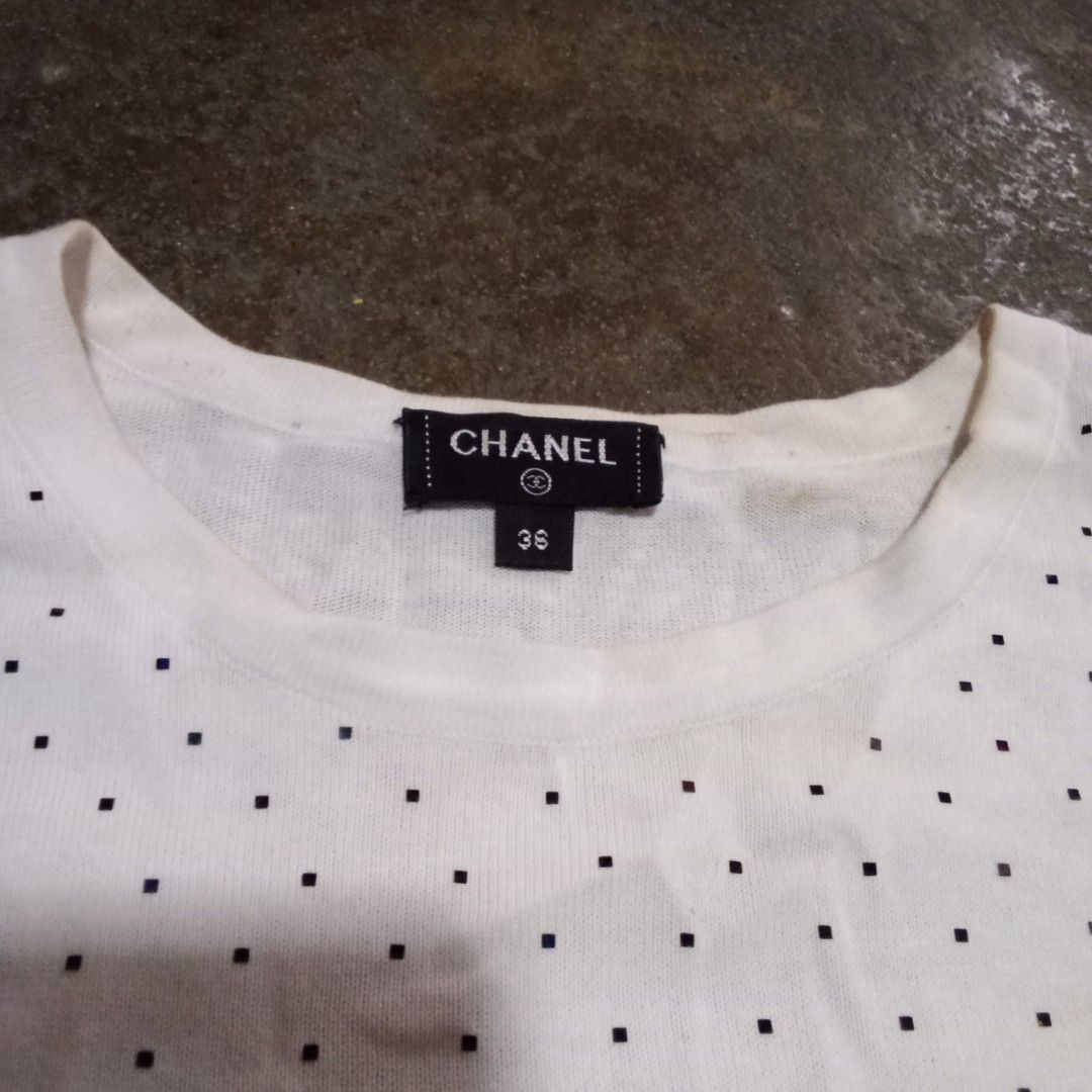 Chanel (Category: Blouses) located in Manila. Submitted by tcbukay_zxc25 (Listing ID 1465170193, Image 3). Description: chanel women's size 36 issue stain need wash.
