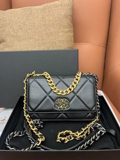 (Category: ) located in . Submitted by collynluxurybag (Listing ID 1465089534, Image 1). Description: .
