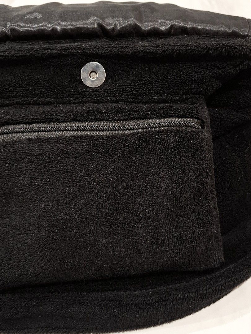 Chanel 2006 Precision Bag (Category: Luxury Bags & Wallets) located in Pasig City. Submitted by coveted.mnl (Listing ID 1465057341, Image 3). Description: Authentic. https://www.grailed.com/listings/60137439-chanel-chanel-precision-vip-2006-gift-bag Reference for details☝🏻 Width : 12 Height : 7 (MEASURED BY INCHES) 9/10 overall condition • P5000 Slightly negotiable • Pasig City meet up • Open for COD Via Lalamove or Grab • J&T courier Message us