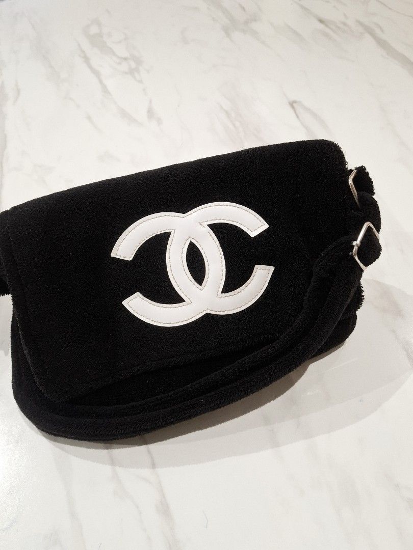 Chanel 2006 Precision Bag (Category: Luxury Bags & Wallets) located in Pasig City. Submitted by coveted.mnl (Listing ID 1465057341, Image 1). Description: Authentic. https://www.grailed.com/listings/60137439-chanel-chanel-precision-vip-2006-gift-bag Reference for details☝🏻 Width : 12 Height : 7 (MEASURED BY INCHES) 9/10 overall condition • P5000 Slightly negotiable • Pasig City meet up • Open for COD Via Lalamove or Grab • J&T courier Message us