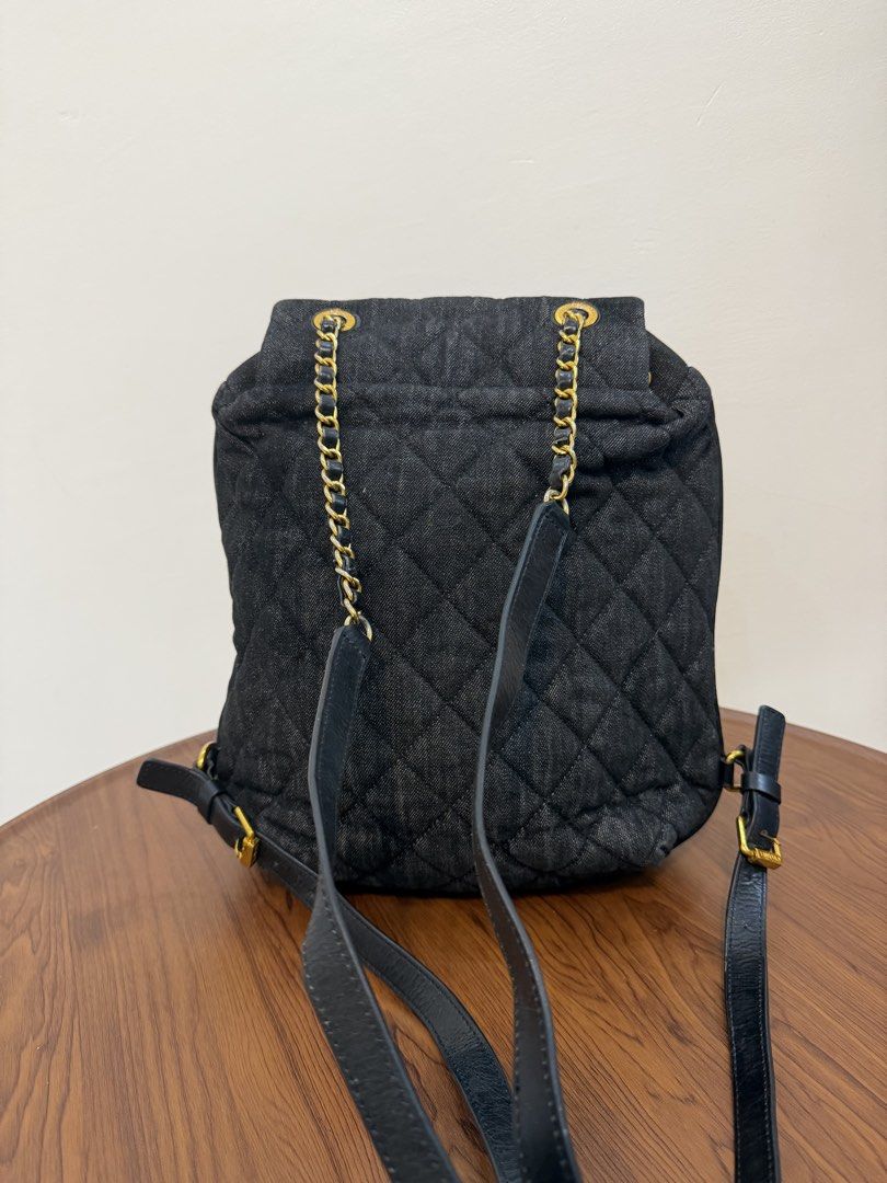 Chanel Backpack (Category: Luxury Bags & Wallets) located in San Fernando. Submitted by gbagscollection (Listing ID 1465092319, Image 3). Description: Authen not guaran Lampo zippers Missing holosticker Sign of use No major flaws .