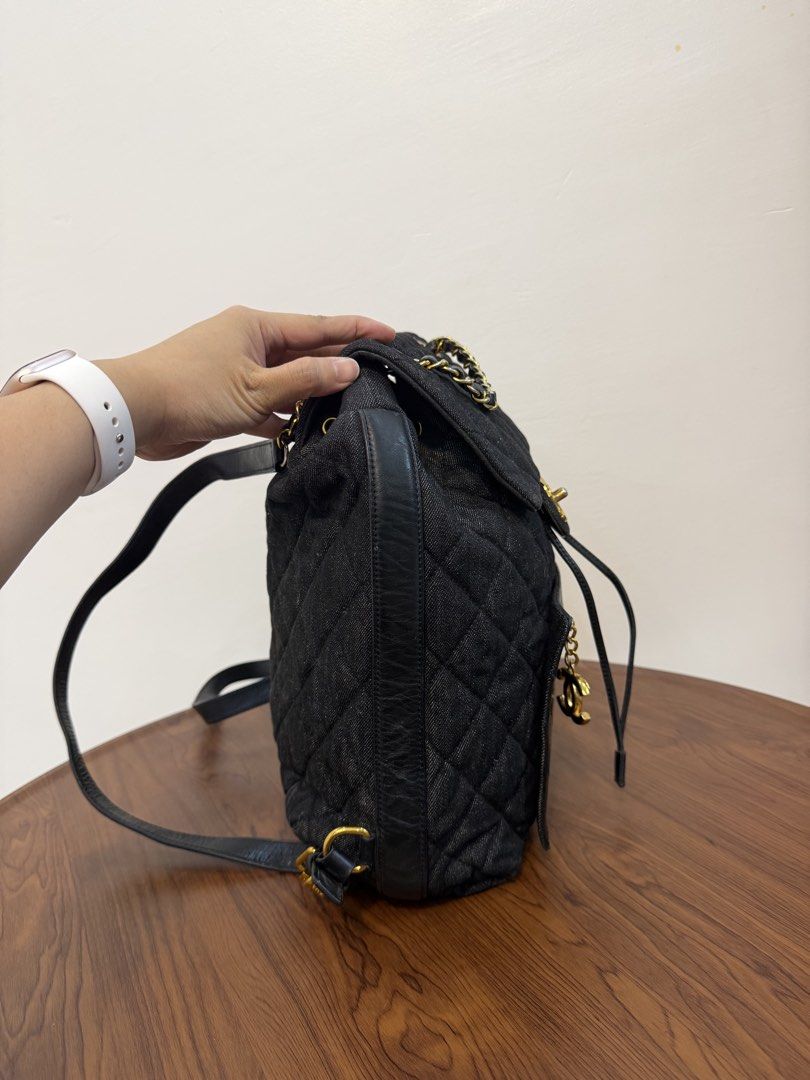Chanel Backpack (Category: Luxury Bags & Wallets) located in San Fernando. Submitted by gbagscollection (Listing ID 1465092319, Image 2). Description: Authen not guaran Lampo zippers Missing holosticker Sign of use No major flaws .