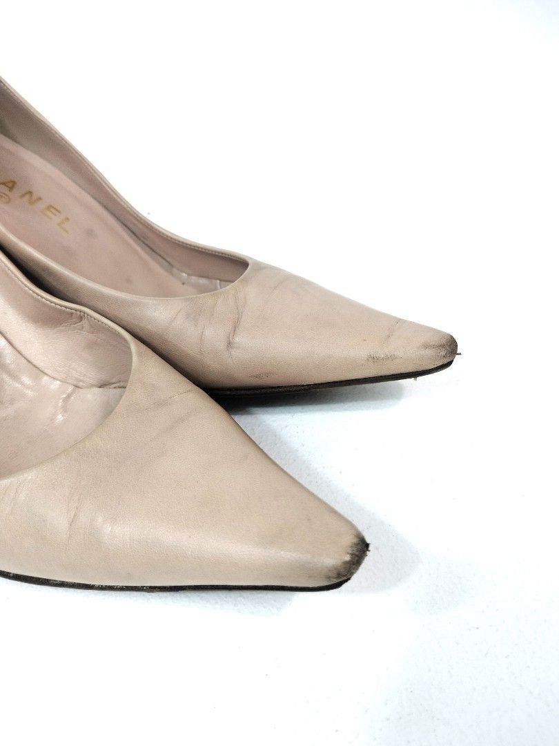 Chanel Beige Leather Pointed Toe Heels Size 37 (Category: Heels) located in Manila. Submitted by callmetin (Listing ID 1465170433, Image 3). Description: - Classic Chanel heels - Beige leather - Pointed toe design - Size 37 - Made in Italy.
