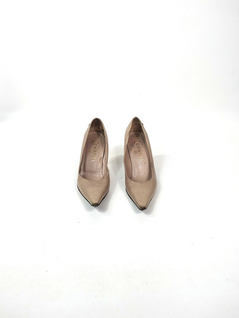 Chanel Beige Leather Pointed Toe Heels Size 37 (Category: Heels) located in Manila. Submitted by callmetin (Listing ID 1465170433, Image 2). Description: - Classic Chanel heels - Beige leather - Pointed toe design - Size 37 - Made in Italy.