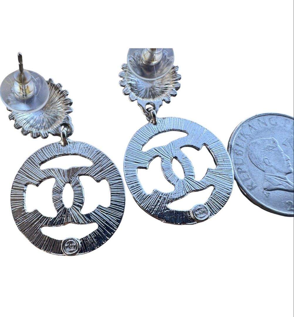 Chanel CC Pearl Earrings (Category: Earrings) located in Lingayen. Submitted by lux_thrift (Listing ID 1464983459, Image 1). Description: SALE location pangasinan no inclusion .