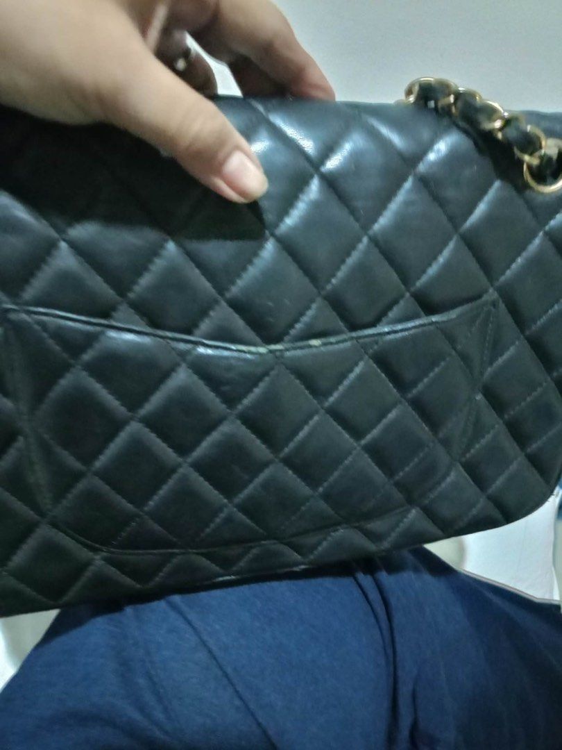 Chanel flap (Category: Luxury Bags & Wallets) located in Murcia. Submitted by cool.jacquelinebatilaran (Listing ID 1465085466, Image 2). Description: Ykk zipper good condition .