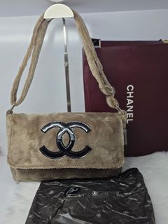 (Category: ) located in . Submitted by aaliyahs.closet2 (Listing ID 1464968973, Image 1). Description: .