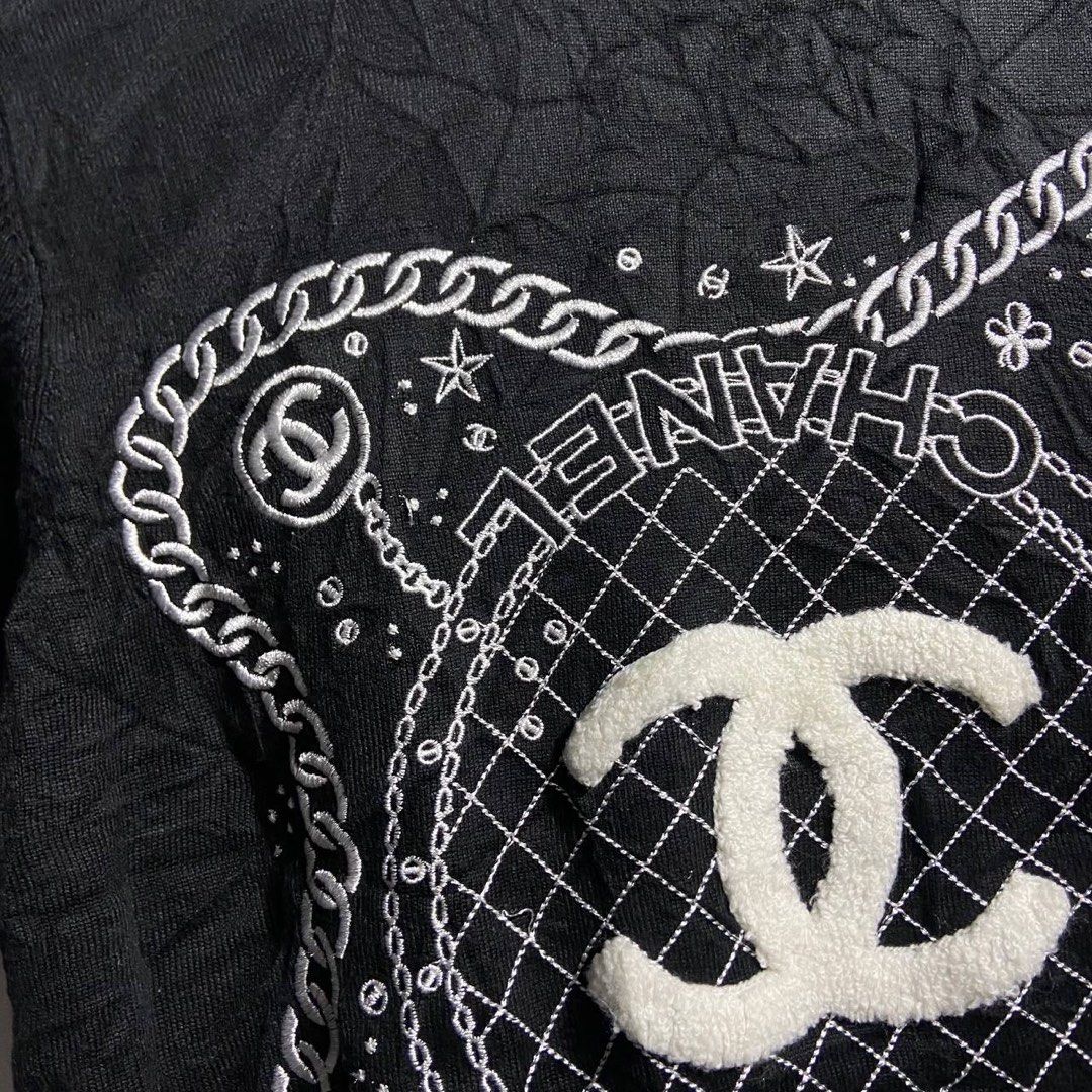 Chanel Knitted (Category: Shirts) located in Jamindan. Submitted by suecyyythrift (Listing ID 1465074873, Image 3). Description: 16 Width 21 Length Best Fit : Small - Medium Like new No Flaws.