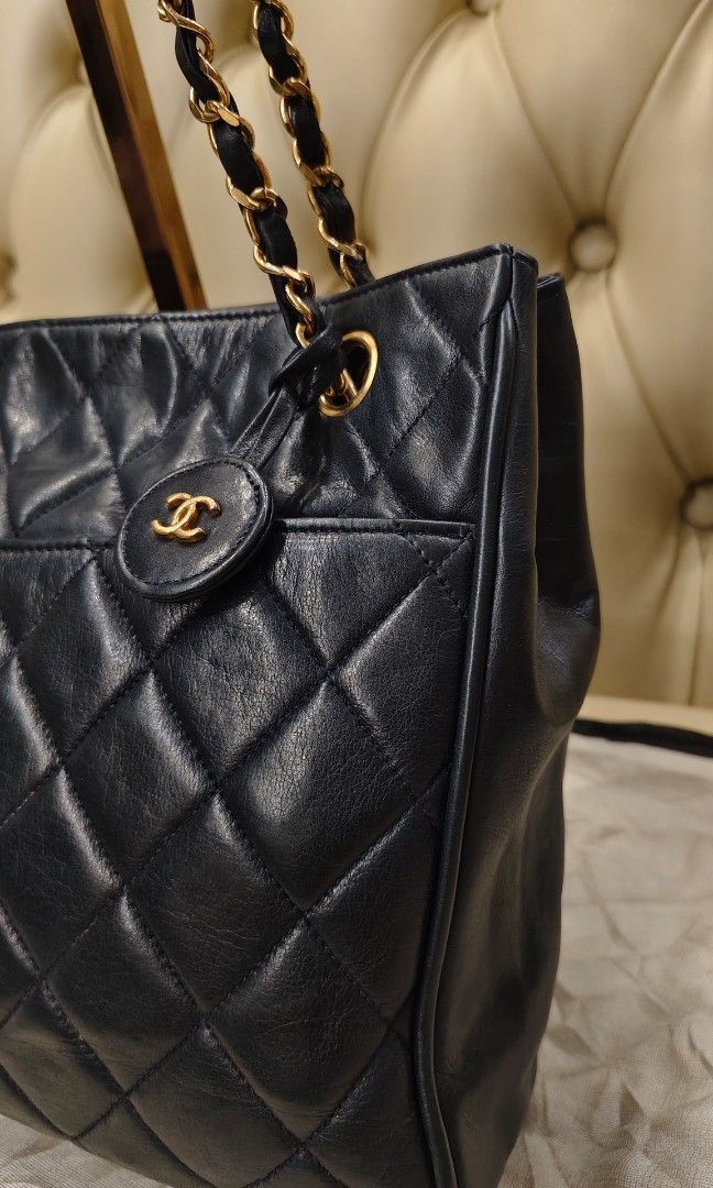 Chanel shoulder bag💯 (Category: Shoulder Bags) located in Andop. Submitted by dailyluxxurybrands (Listing ID 1465122121, Image 3). Description: authentic 💯 Chanel shoulder bag in good condition normal signe of use only gold hardware.