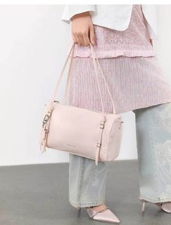 (Category: ) located in . Submitted by chic.collectivemnl (Listing ID 1464991162, Image 1). Description: .