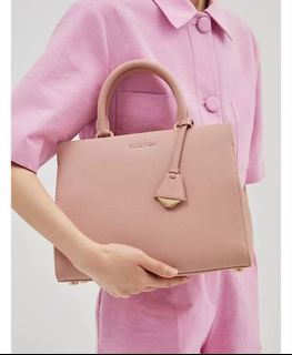 (Category: ) located in . Submitted by chic.collectivemnl (Listing ID 1464989560, Image 1). Description: .