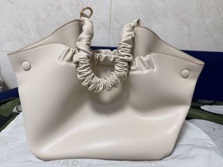 （分類：）位於 。 由 angel.900 提交（商品編號 1464979286，圖片 1）。簡介： 。