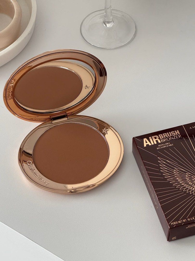 Charlotte Tilbury Bronzing Powder (Category: Makeup) located in Makati City. Submitted by preicosmetics (Listing ID 1465109418, Image 2). Description: Shade 2 Medium.