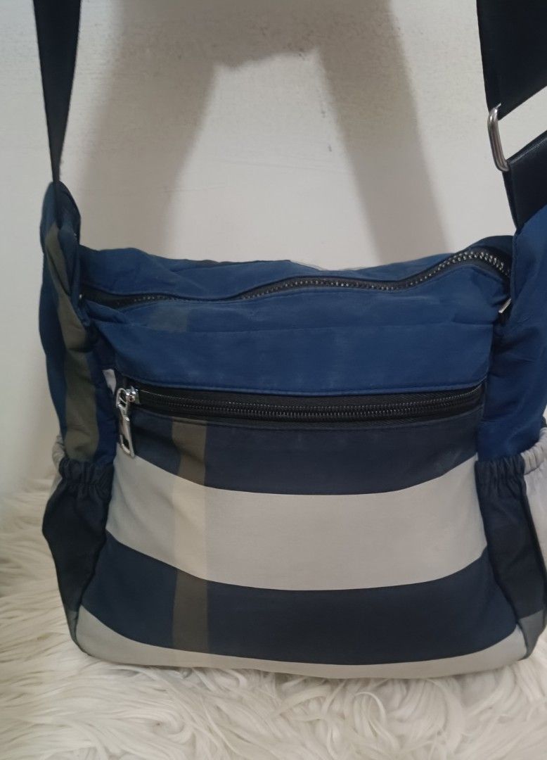 Checkered Multi Pocket Sling Bag (Category: Cross-body Bags) located in Davao. Submitted by naxarugal (Listing ID 1464969991, Image 3). Description: ukay source no issue need lng ng laba size height 7.7 inches length 10 inches width 4.7 inches.