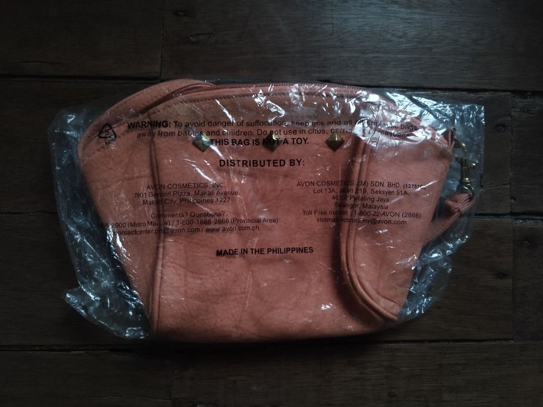 Cherish 2-Way Wristlet Clutch (Category: Shoulder Bags) located in Cavite. Submitted by plorb (Listing ID 1465066211, Image 1). Description: Cherish 2-Way Wristlet Clutch Brand: Avon Condition: New, unused ₱400.