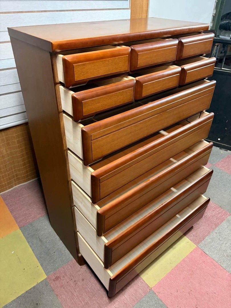 Chest Drawer (Category: Shelves, Cabinets & Racks) located in Meycauayan. Submitted by marygracecasimiro (Listing ID 1465065845, Image 3). Description: BIG!!! SOLID WOOD Chest of Drawers SUPER KINIS!!! ANLAKI!!! ANGGANDA!!! Combination of Big & Small Drawers *SEE VIDEO COMMENT Price : 11,900 ✅ In VERY good condition ♥️.