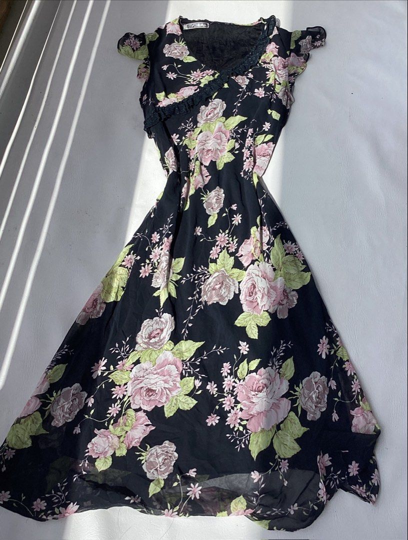 Chiffon Bustier Midi Dress (Category: Dresses) located in Pasig City. Submitted by wear_she_goes (Listing ID 1465038324, Image 2). Description: .