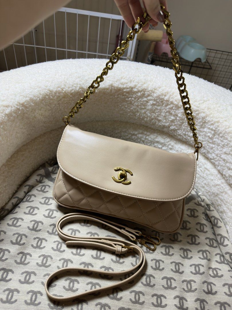 Ch@n3L 2way Bag (Category: Shoulder Bags) located in Binmaley. Submitted by amayscollections (Listing ID 1464985645, Image 2). Description: New Arrival Ch@n3L Type 2way Bag✨ ₱799 Only for payment first add 70 C0D with box & dustbag. Kasya medium wallet ses may double compartment din YES to COD ✅ Pm🛒📩.