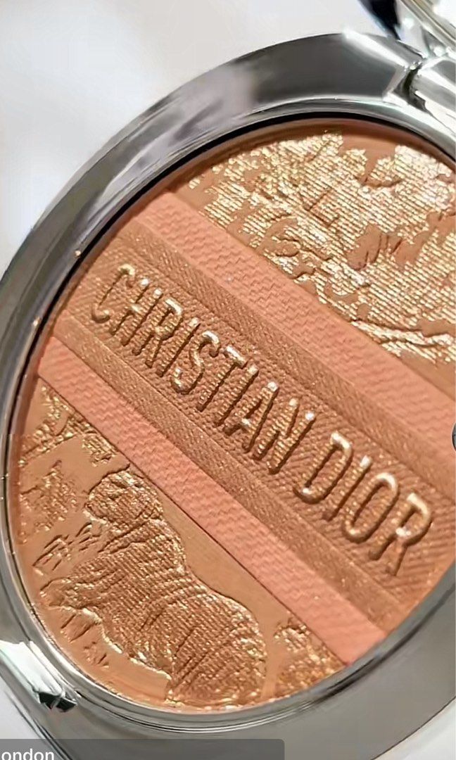 SALE💕Christian Dior Forever Glow Luminizer Highlighter - Tester (Category: Makeup) located in Balagtas. Submitted by venta.shop (Listing ID 1447591163, Image 1). Description: Limited edition! Original, new and unused Ganda lalo sa personal Bronzer and highlighter Firm price - Dior Forever Glow Luminizer highlighter - Shade: 001 Dior Star - Tester unit (not for sale) - Made in Italy - Provides a radiant glow - Includes original plastic packaging.