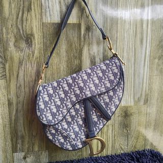 (Category: ) located in . Submitted by dione_closet503 (Listing ID 1465016924, Image 1). Description: .