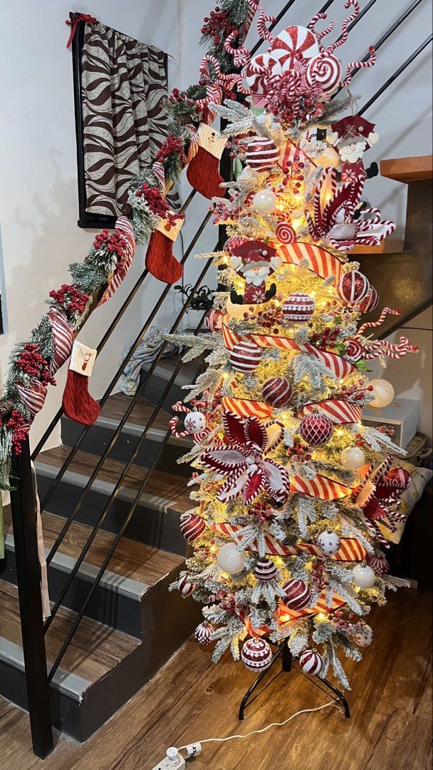 Christmas Tree Decor Set (Category: Other Home Decor) located in San Pablo. Submitted by kaecorn (Listing ID 1465039219, Image 1). Description: DECORS ONLY!! Tree, elves and light not included.