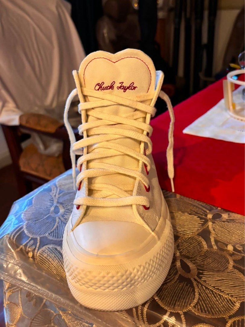 Chuck Taylor High Cut (Category: Sneakers) located in Manila. Submitted by favvey (Listing ID 1465049543, Image 1). Description: 👟 CHUCK TAYLOR Selling my Converse Chuck Taylor High Cut! 💸 Original Price: ₱4,600 📌 Size: 6.5 ✨ Condition: Brand new — never worn, never used! 📍 Reason for selling: Wrong size 🛍️ Comes with Box and Paper Bag 📦 Perfect for anyone looking for a fresh pair! Serious buyers only. 🤍 .