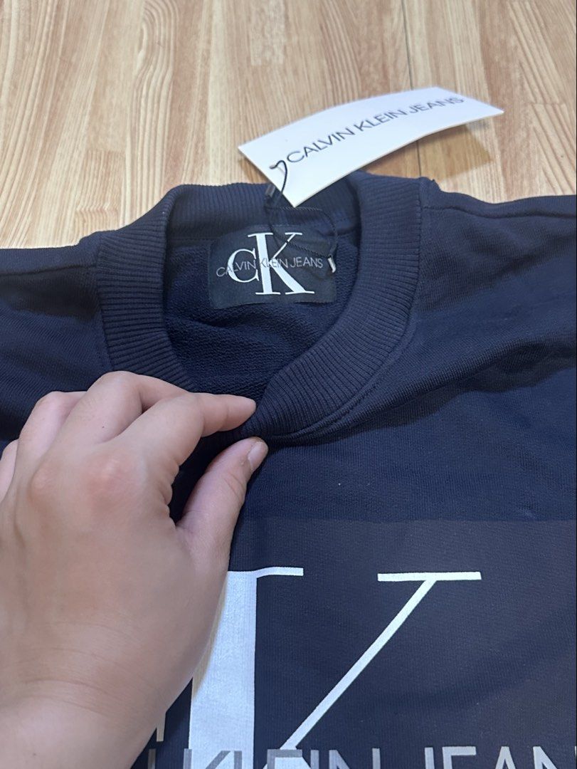 CK PULL OVER (Category: Coats, Jackets and Outerwear) located in Navotas City. Submitted by lexituscano (Listing ID 1465107301, Image 1). Description: XS Mens M-L Womens.