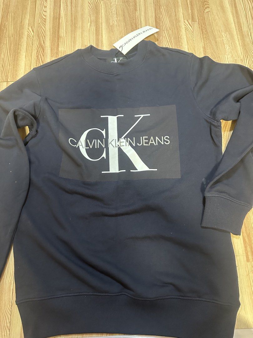 CK PULL OVER (Category: Coats, Jackets and Outerwear) located in Navotas City. Submitted by lexituscano (Listing ID 1465107301, Image 3). Description: XS Mens M-L Womens.