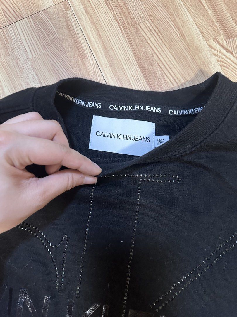 CK Pull Over M-L Womens (Category: Coats, Jackets and Outerwear) located in Navotas City. Submitted by lexituscano (Listing ID 1465106781, Image 2). Description: .